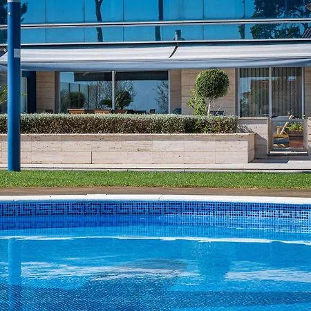 At062 Planta Baja En 1ra Linea Con Salida A La Piscina, Completamente Equipado *